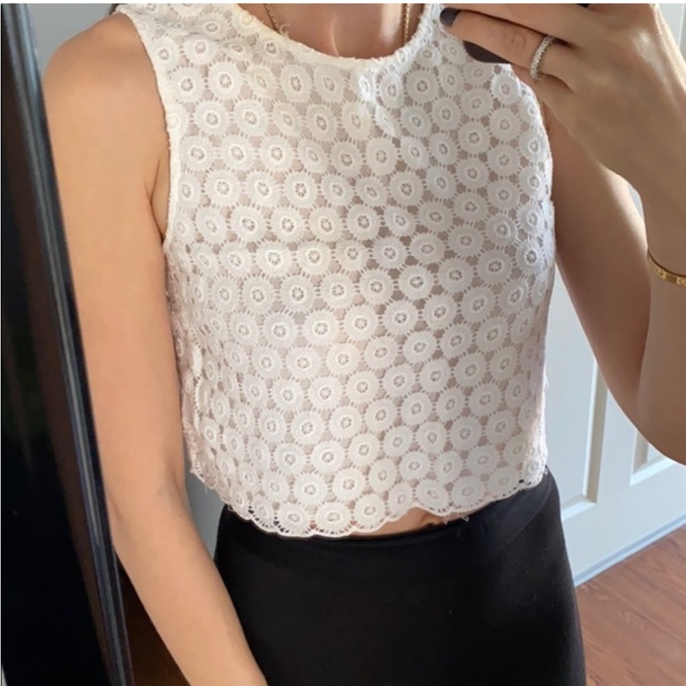 A.L.C. WHITE FLORAL CROCHET CROP TOP With LINING Size Small -excellent condition